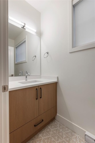 2-990 Mcbriar Ave, Saanich, BC 