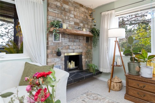 204-10160 Third St, Sidney, BC - Indoor Photo Showing Other Room With Fireplace