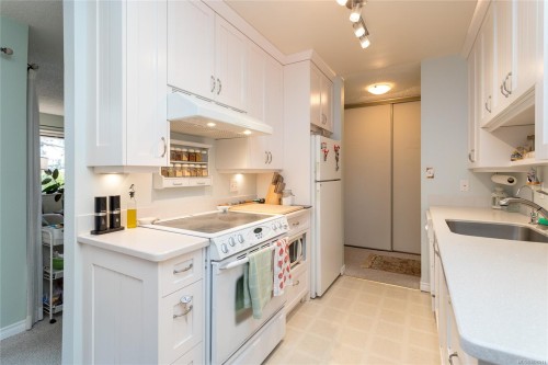 204-10160 Third St, Sidney, BC - Indoor