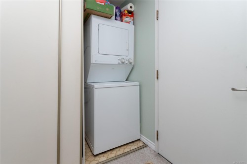 204-10160 Third St, Sidney, BC - Indoor Photo Showing Laundry Room