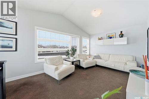 707 Sauer Crescent, Saskatoon, SK - Indoor Photo Showing Living Room