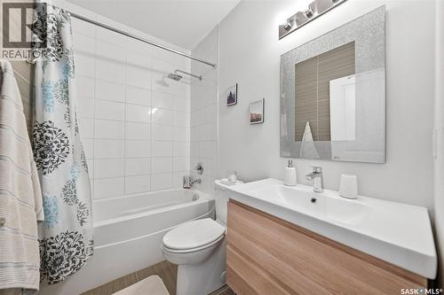 707 Sauer Crescent, Saskatoon, SK - Indoor Photo Showing Bathroom