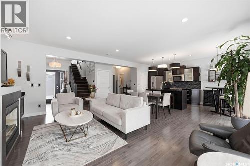 707 Sauer Crescent, Saskatoon, SK - Indoor Photo Showing Living Room