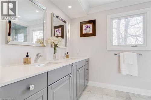 1320 Monmouth Drive, Burlington, ON - Indoor Photo Showing Bathroom