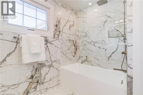 1320 Monmouth Drive, Burlington, ON - Indoor Photo Showing Bathroom