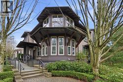 310 E 14TH STREET  North Vancouver, BC V7L 2N6