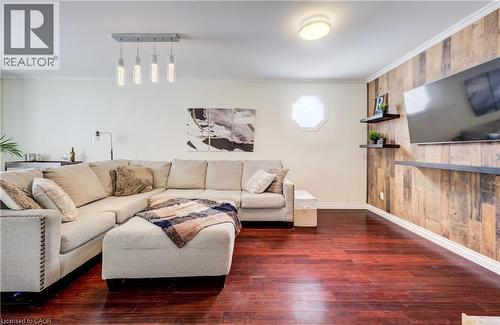 35 Glendan Court, Cambridge, ON - Indoor Photo Showing Living Room