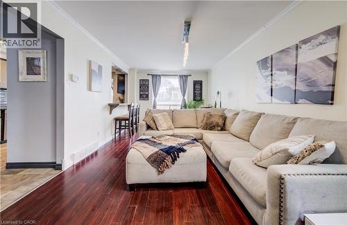 35 Glendan Court, Cambridge, ON - Indoor Photo Showing Living Room