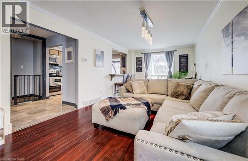 35 Glendan Court, Cambridge, ON - Indoor Photo Showing Living Room