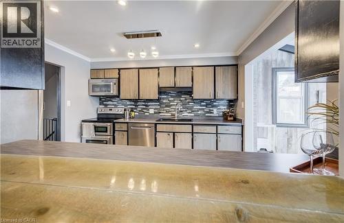 35 Glendan Court, Cambridge, ON - Indoor Photo Showing Kitchen