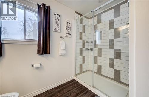 35 Glendan Court, Cambridge, ON - Indoor Photo Showing Bathroom
