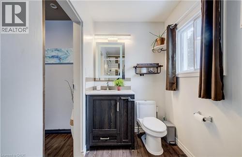 35 Glendan Court, Cambridge, ON - Indoor Photo Showing Bathroom