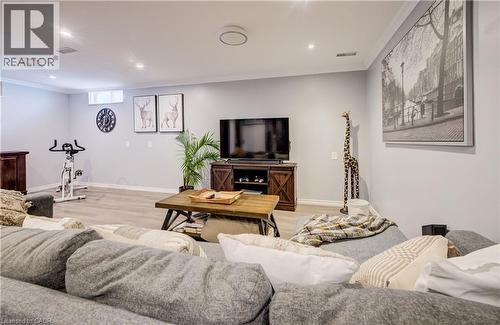 35 Glendan Court, Cambridge, ON - Indoor Photo Showing Living Room