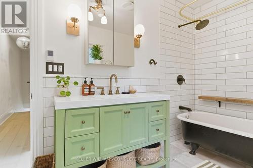 48 Liberty Street, Hamilton, ON - Indoor Photo Showing Bathroom