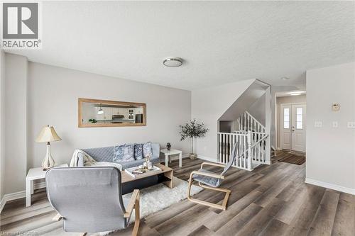 81 Penhale Avenue, St. Thomas, ON - Indoor Photo Showing Living Room