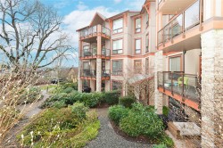 208-4529 West Saanich Rd  Saanich, BC V8Z 3G3