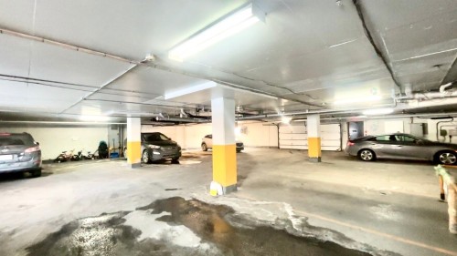 Garage - 207-630 Av. Ste-Croix, Montréal (Saint-Laurent), QC - Indoor Photo Showing Garage