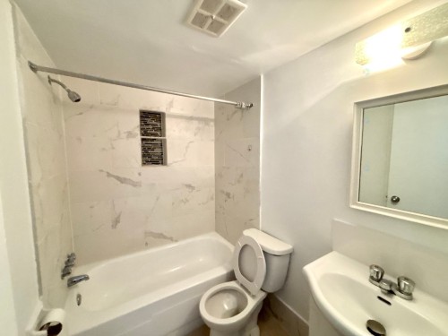 Salle de bains - 207-630 Av. Ste-Croix, Montréal (Saint-Laurent), QC - Indoor Photo Showing Bathroom