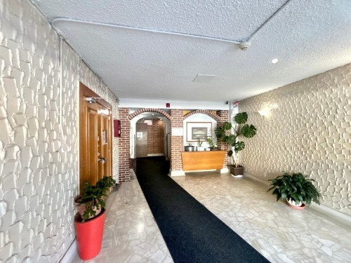 Hall d'entrée/Vestibule - 207-630 Av. Ste-Croix, Montréal (Saint-Laurent), QC - 