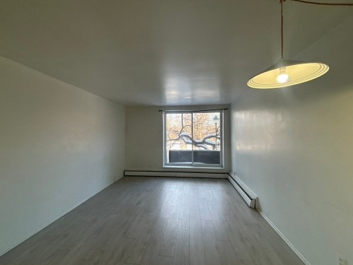 Salon - 311-950 Av. Ste-Croix, Montréal (Saint-Laurent), QC - Indoor Photo Showing Other Room