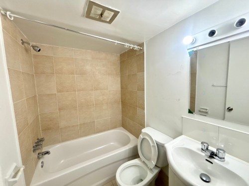 Salle de bains - 311-950 Av. Ste-Croix, Montréal (Saint-Laurent), QC - Indoor Photo Showing Bathroom