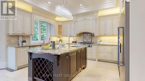 112 Centre Avenue, Toronto, ON - Indoor Photo Showing Kitchen With Upgraded Kitchen
