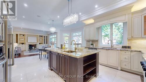 112 Centre Avenue, Toronto, ON - Indoor Photo Showing Kitchen With Upgraded Kitchen