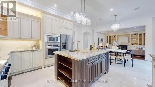 112 Centre Avenue, Toronto, ON - Indoor Photo Showing Kitchen With Upgraded Kitchen