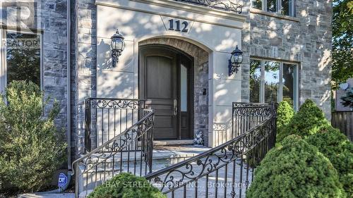112 Centre Avenue, Toronto, ON - Outdoor