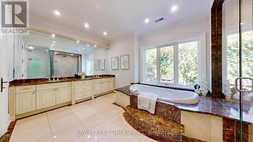 112 Centre Avenue, Toronto, ON - Indoor Photo Showing Bathroom