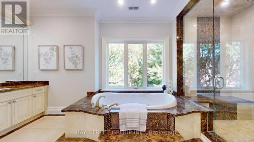 112 Centre Avenue, Toronto, ON - Indoor Photo Showing Bathroom