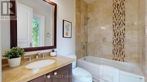 112 Centre Avenue, Toronto, ON - Indoor Photo Showing Bathroom