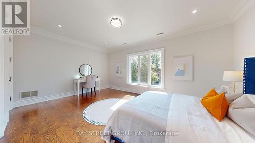 112 Centre Avenue, Toronto, ON - Indoor Photo Showing Bedroom