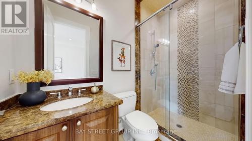 112 Centre Avenue, Toronto, ON - Indoor Photo Showing Bathroom