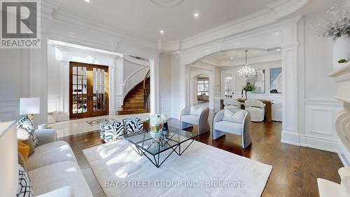 112 Centre Avenue, Toronto, ON - Indoor