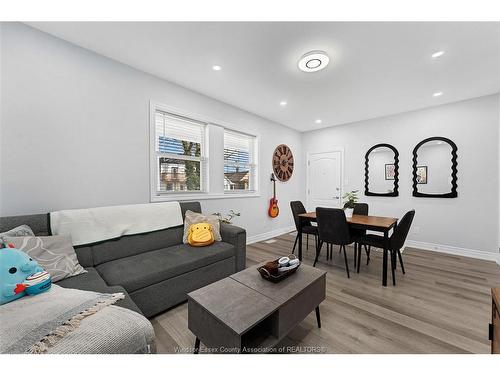 747 Windsor, Windsor, ON 