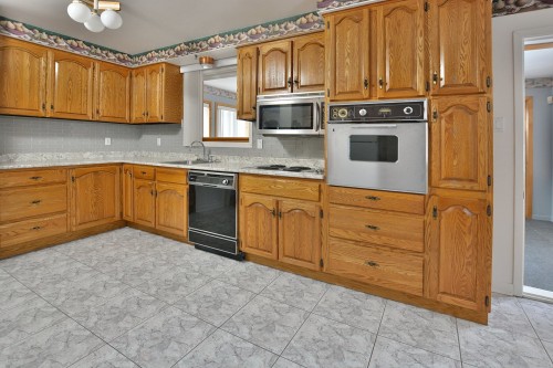 Cuisine - 138 Crois. Fairlawn, Beaconsfield, QC - Indoor Photo Showing Kitchen