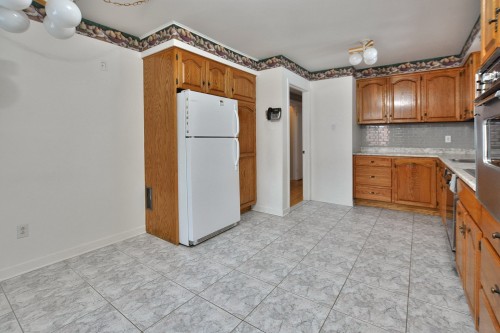 Cuisine - 138 Crois. Fairlawn, Beaconsfield, QC - Indoor Photo Showing Kitchen With Double Sink
