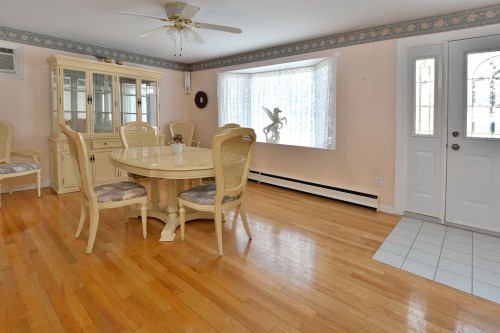 Salon - 138 Crois. Fairlawn, Beaconsfield, QC - Indoor Photo Showing Dining Room