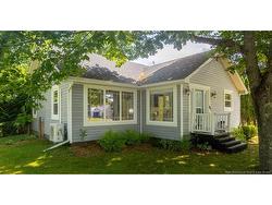 27 Hill ST  Saint Stephen, NB E3L 1N6