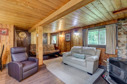 Salon - 47 Ch. Du Gros-Rocher, Harrington, QC - Indoor Photo Showing Living Room With Fireplace