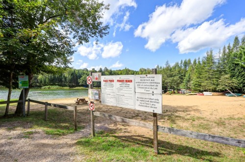 Accès au plan d'eau - 47 Ch. Du Gros-Rocher, Harrington, QC - Outdoor With View