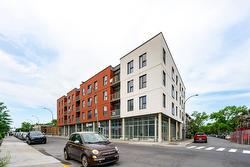 210-901 Av. Beaumont  Montréal (Villeray/Saint-Michel/Parc-Extension), QC H3N 1W2