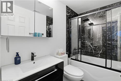 29 Chipman Avenue, Hamilton, ON - Indoor Photo Showing Bathroom