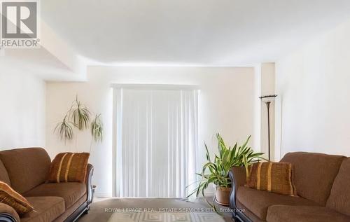 439 Aspendale Crescent, Mississauga, ON - Indoor Photo Showing Living Room