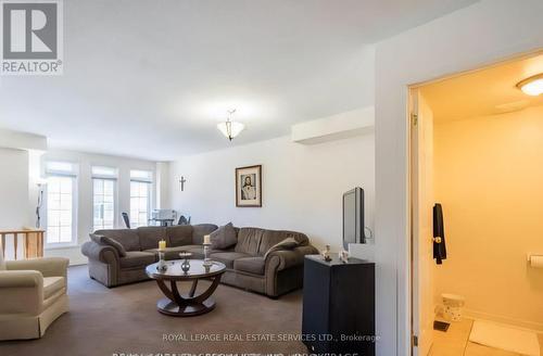 439 Aspendale Crescent, Mississauga, ON - Indoor Photo Showing Living Room