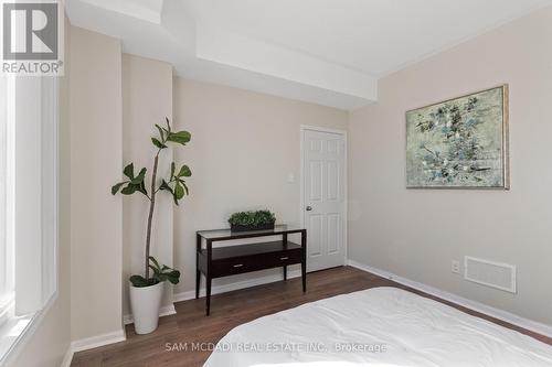 8 - 2895 Hazelton Place, Mississauga, ON - Indoor Photo Showing Bedroom
