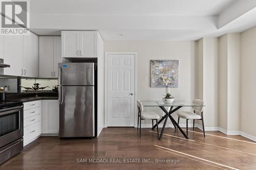 8 - 2895 Hazelton Place, Mississauga, ON - Indoor Photo Showing Kitchen With Stainless Steel Kitchen