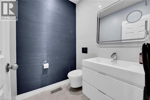 8 Chartwell Circle, Hamilton, ON 