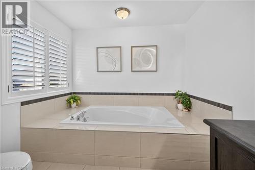 8 Chartwell Circle, Hamilton, ON 